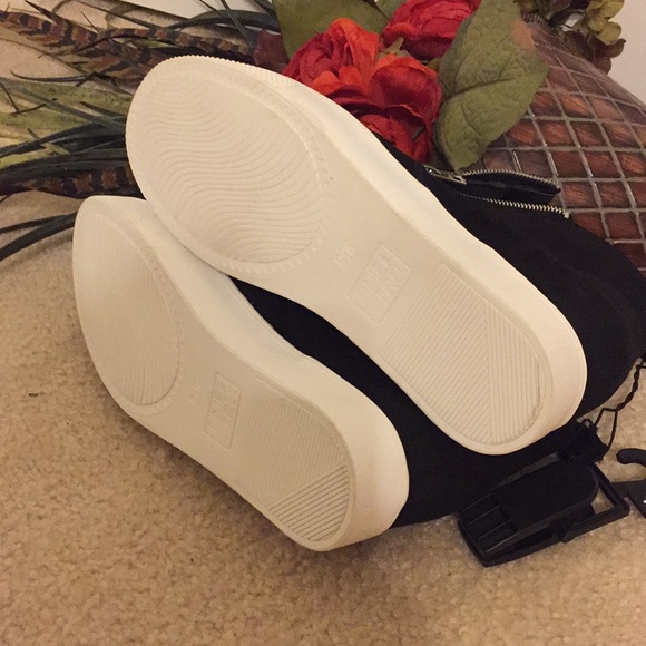 Time and Tru Sneakers - Picture 6 of 8